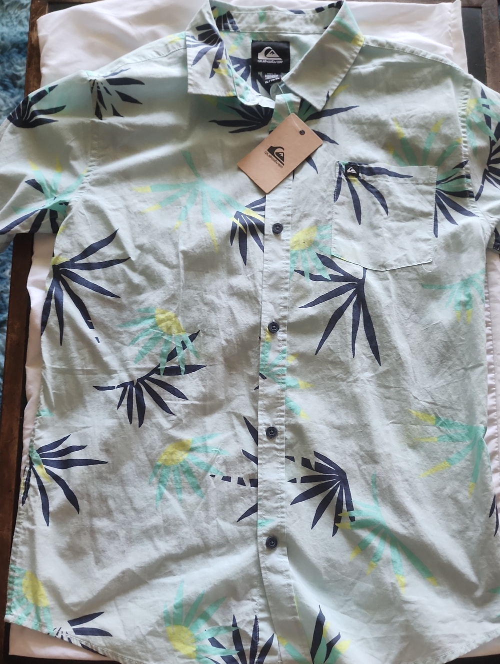 Quiksilver NWT Boys XL 18/20 Tropical Palm Leaf Button Up Shirt Ice Flow